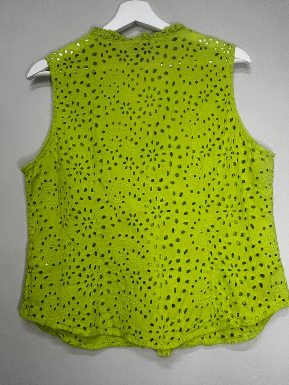 EUC - 100% Cotton Melanie Lynne Neon Green Eyelet Button-Front Camisole Top - Picture 8 of 10